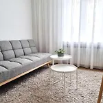 J Street Cozy Apartments - A2